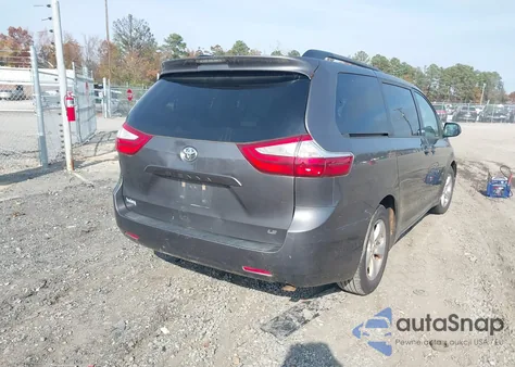 2015 Toyota Sienna Le 8 Passenger z USA, uszkodzony, nr VIN 5TDKK3DC2FS610433